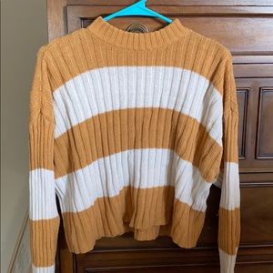 American Eagle Tan/White Sweater